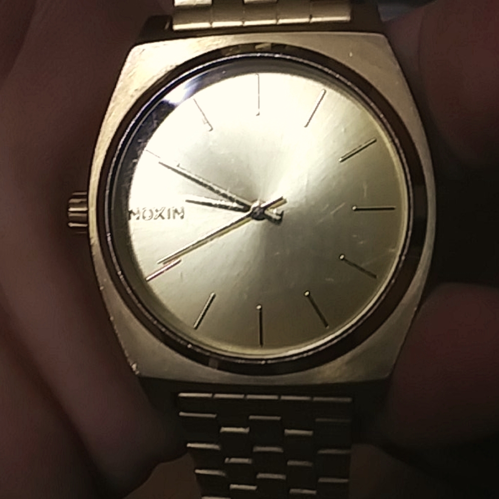 Nixon minimal the time teller